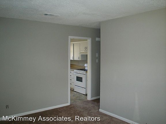 4th image of 416 Lindenhurst Dr