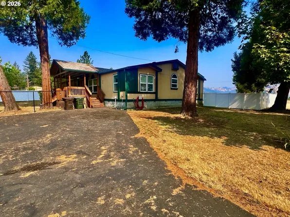 220 Wild River Dr, Roseburg, OR 97470