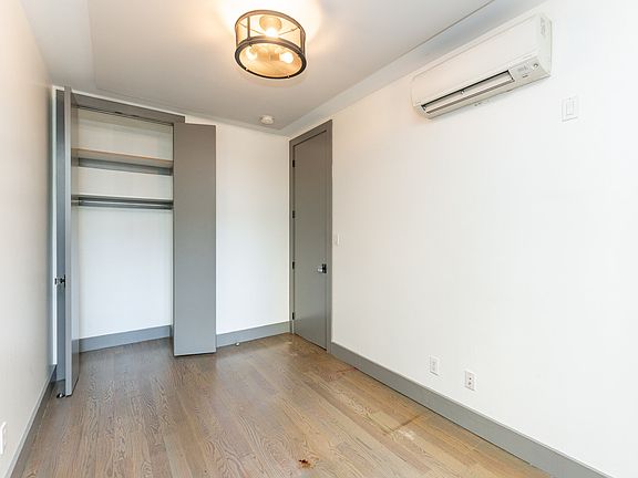 4th image of 1649 Summerfield St APT 2