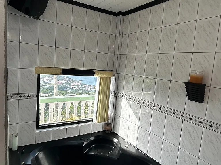 Private Jacuzzi in Master bedroom with Para monic views of the city