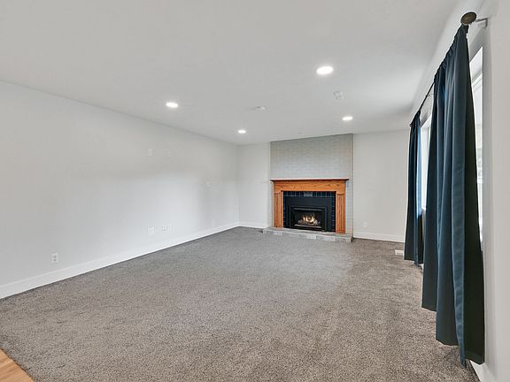 4th image of 3207 N Mount Lomond Dr W