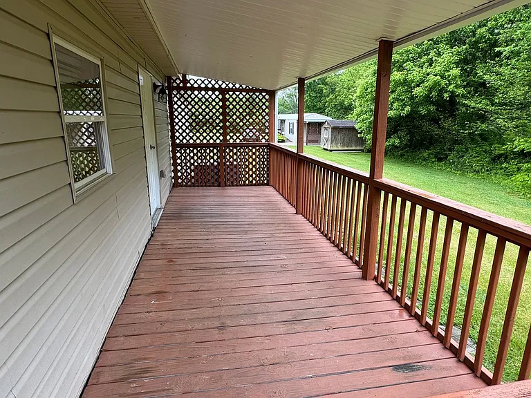 620-646 Lovers Ln — Photo 7