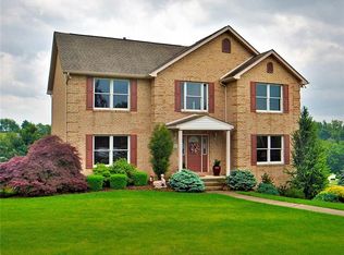 27 Penntowne Dr, Irwin, PA 15642