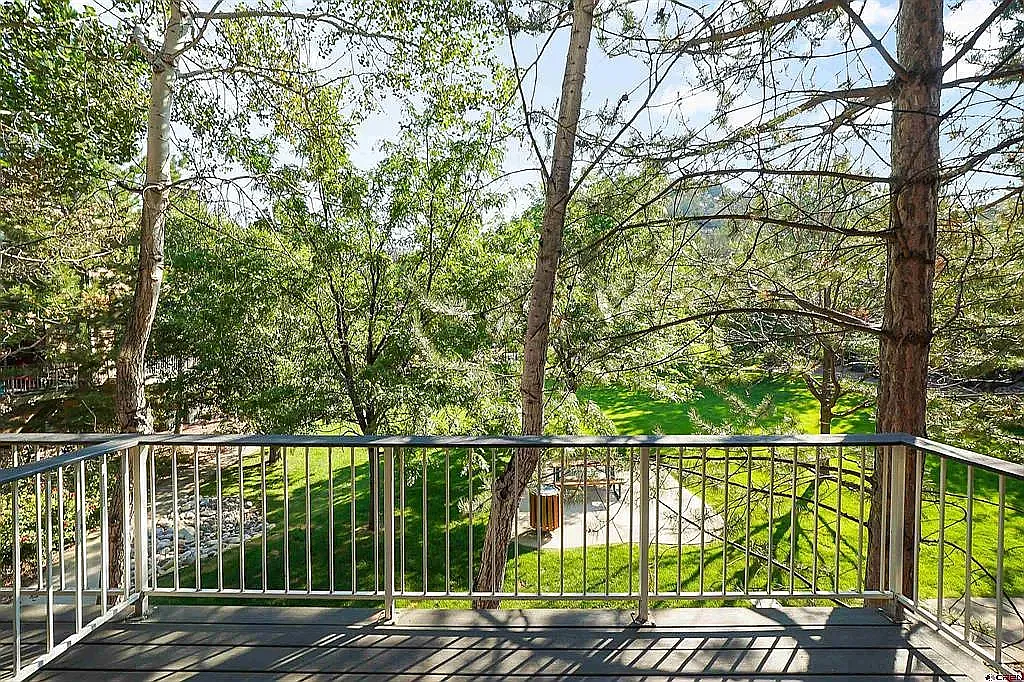 2 bed, 2.5 bath, 1300 sqft, $2,595 — Photo 3