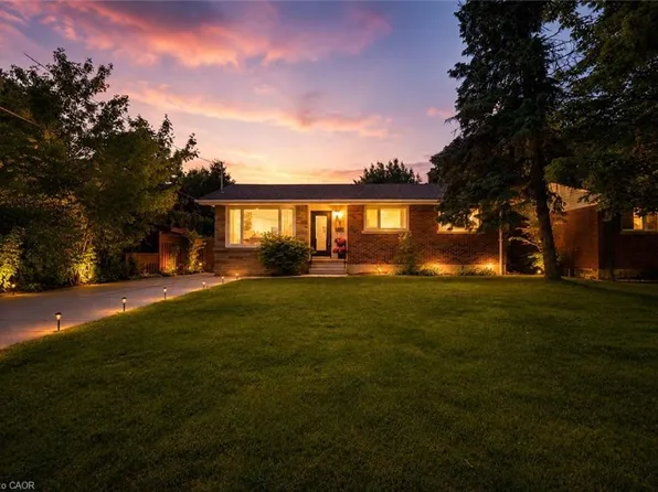 9 Kingslea Dr, Hamilton, ON L8T 3Z8