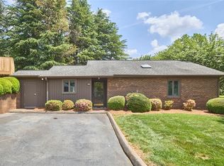 106 Stonemoor Dr, Winston Salem, NC 27104
