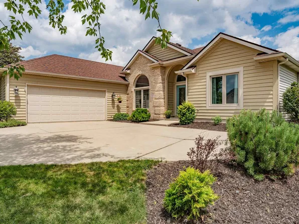 317 Ridge Hill Pl, Fort Wayne, IN 46804