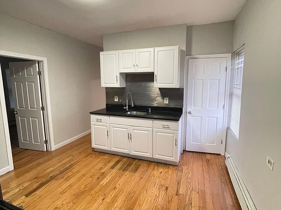 2nd image of 37 Chapel St APT 2