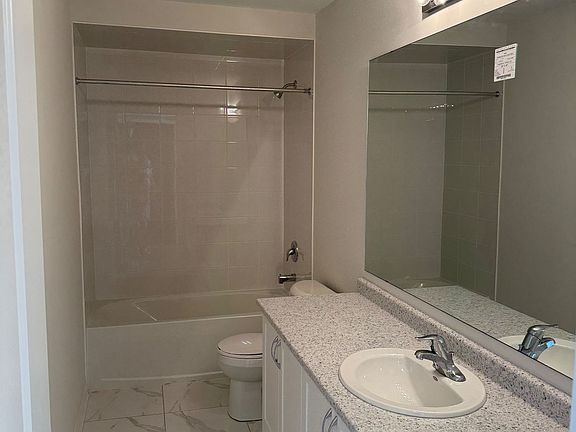 5th image of 33 Rochester Dr