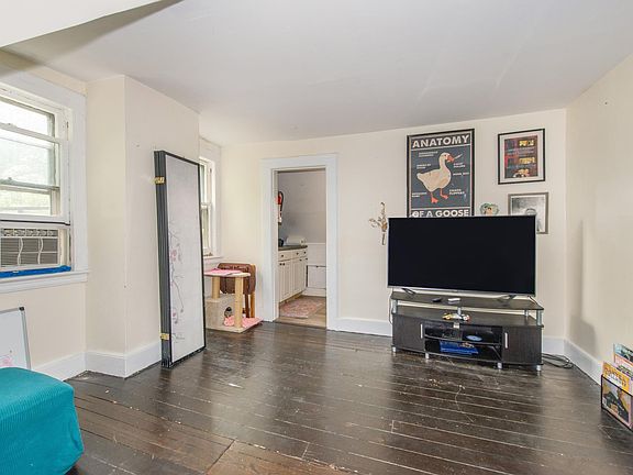 5th image of 211 Lorraine Ave APT 5