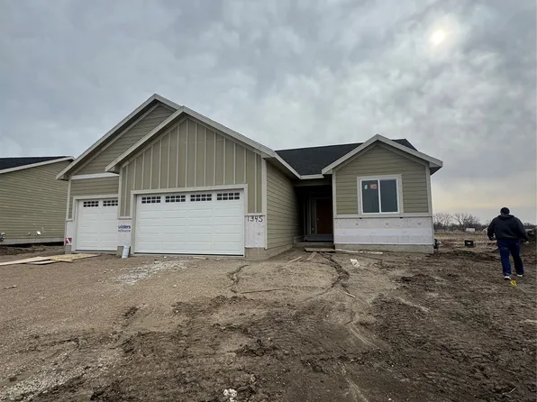 1345 Lindas Ln, Waukee, IA 50263