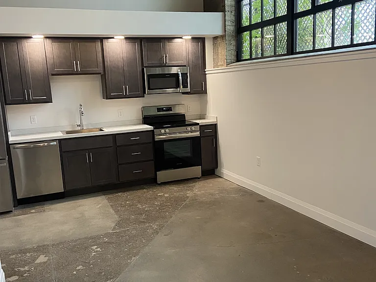 1786 Main St #5 — Photo 2