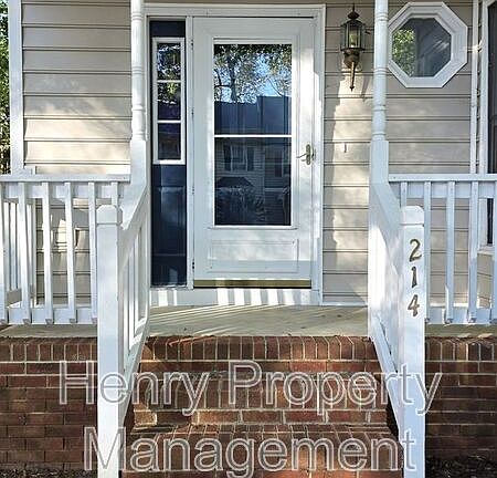 3rd image of 214 Riverwalk Cir