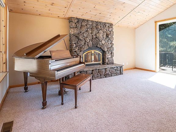 5th image of 16095 Woodbridge Ct