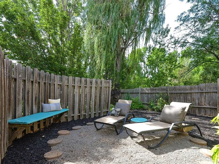 2025 Sheffield Ct — Photo 36