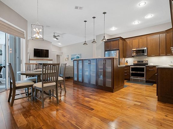 5th image of 667 Berrywood Way