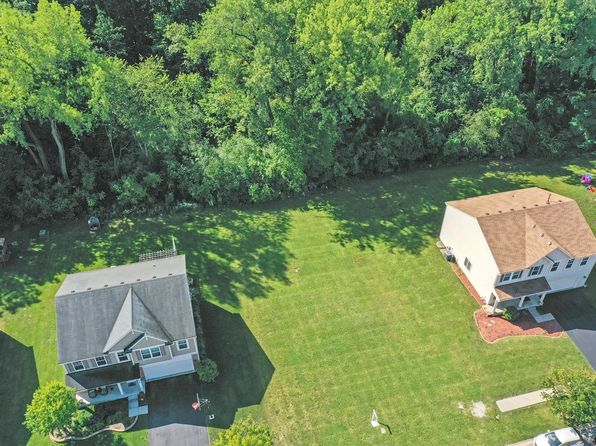 2412 Fleetwood Dr, Joliet, IL 60432
