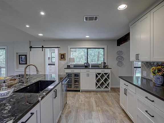3rd image of 205 E Esparada Dr