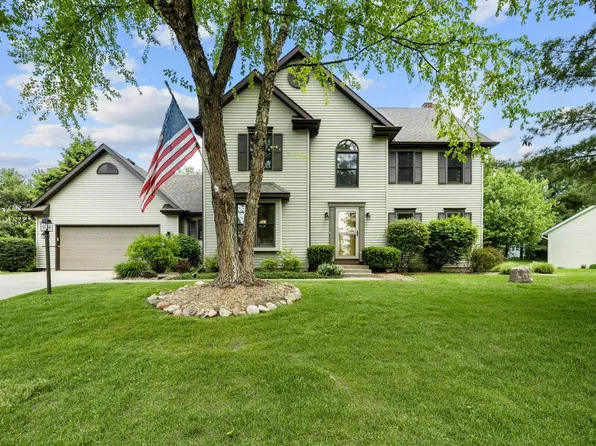 15893 Arbor Crossing Dr, Granger, IN 46530