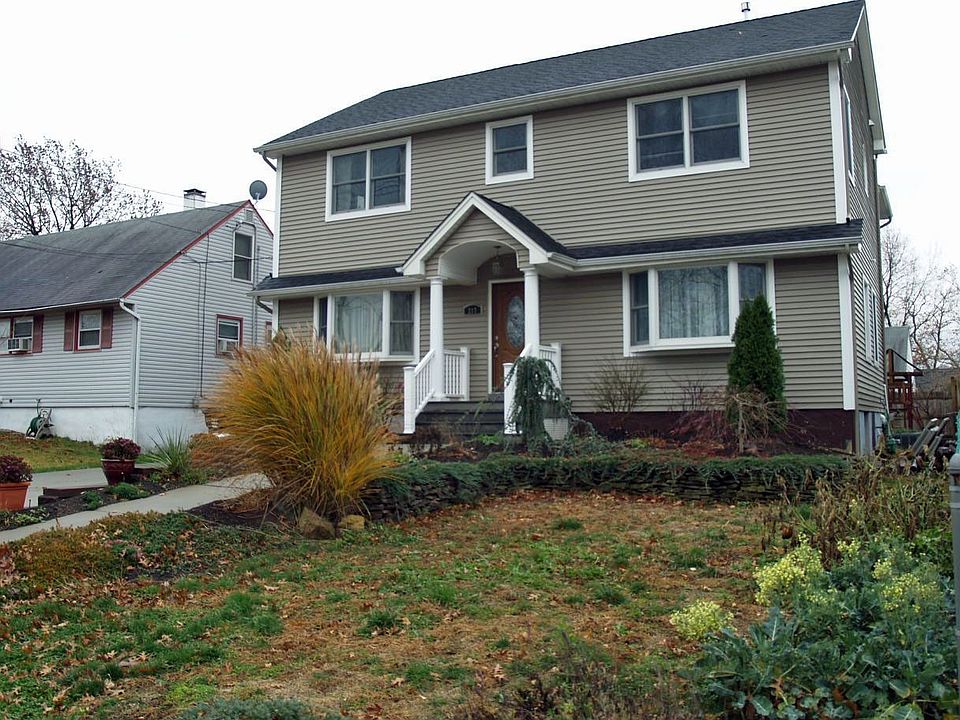 Custom 6 bdrm 4 bath Colonial