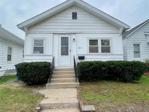 121 E Acton Ave, Wood River, IL 62095