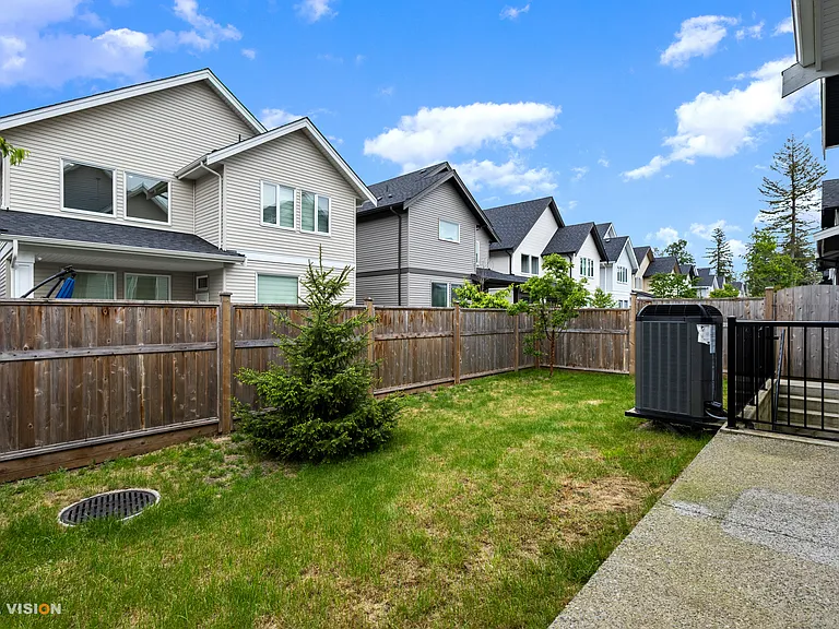 20463 76a Ave — Photo 38