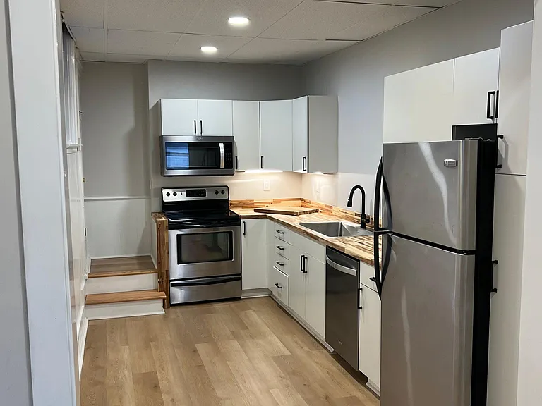 125 N George St #2 — Photo 6