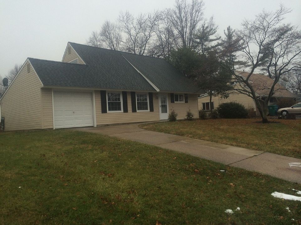 1st image of 215 Plumbridge Dr