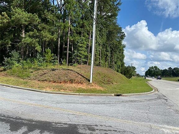 3rd image of 466 Highway 81 SW