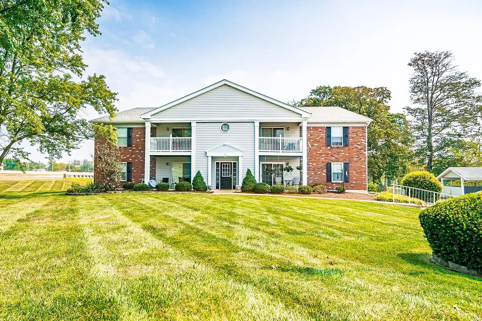 39 Berview Cir APT A photo 1