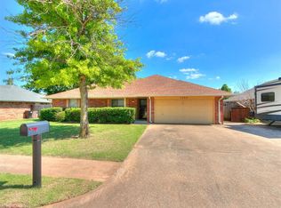 1204 NE 22nd St, Moore, OK 73160