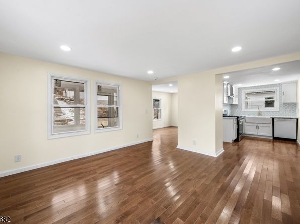 20 Ella St, Bloomingdale Boro, NJ 07403