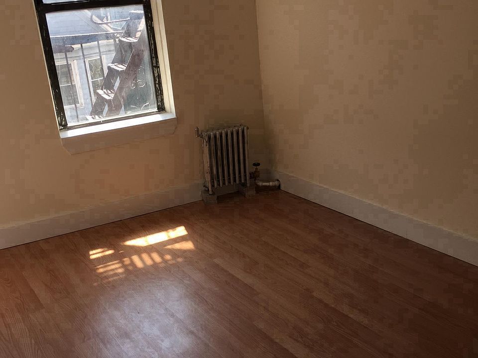 2nd image of 2485 Elm Pl #4EX