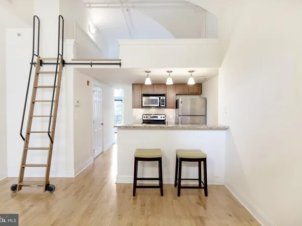 1 Academy Cir Unit 204, Philadelphia, PA 19146