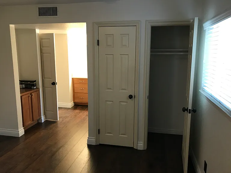 1000 Estes St #6 — Photo 4