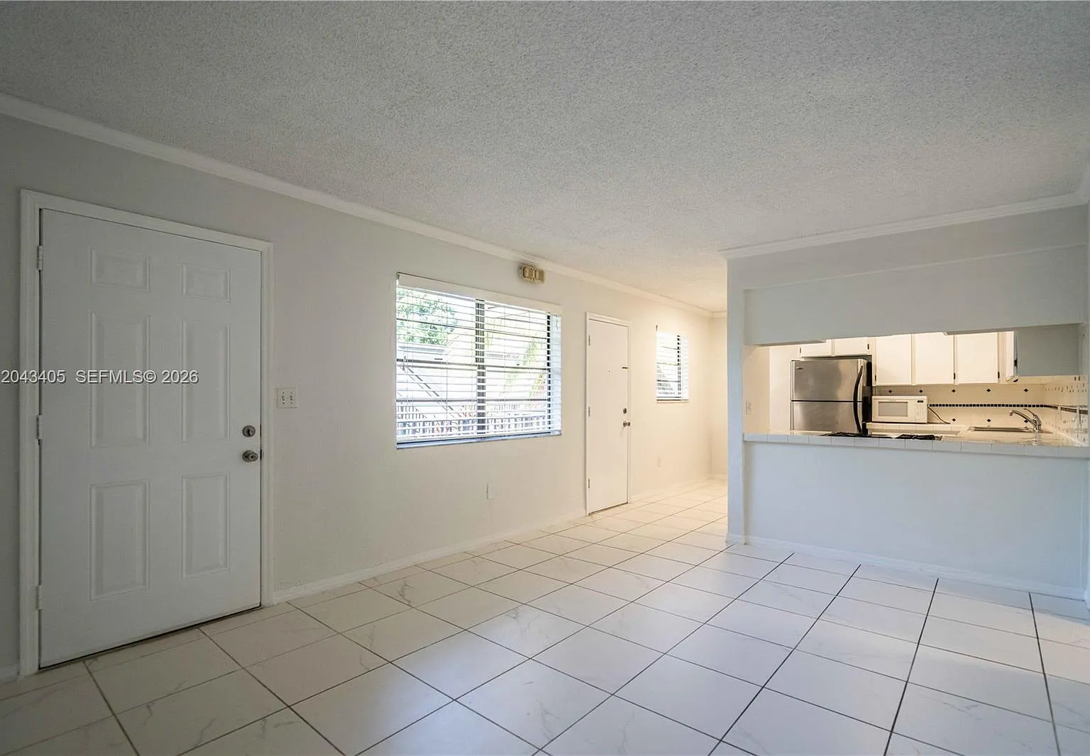 Chateau Grove Condo — Photo 2