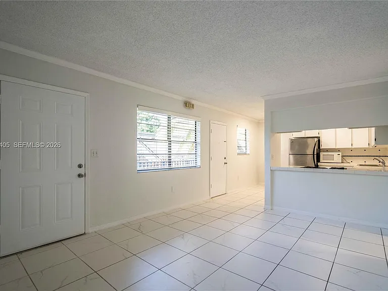 3265 Virginia St #18 — Photo 2