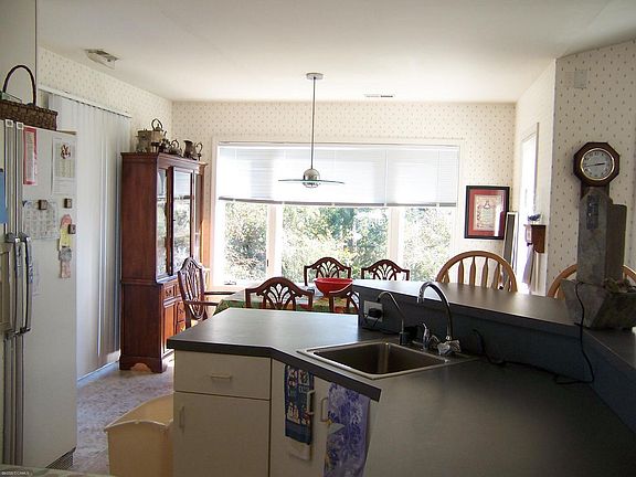 5th image of 0000115 Hickory Nut Court