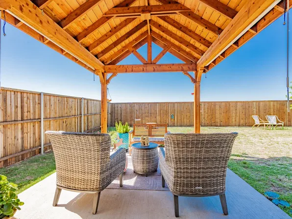 562 Water Valley Dr, Lavon, TX 75166