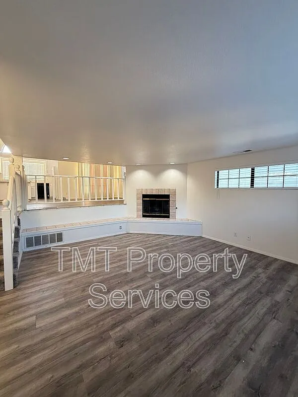 3 bed, 2.5 bath, 1443 sqft, $3,990 — Photo 3