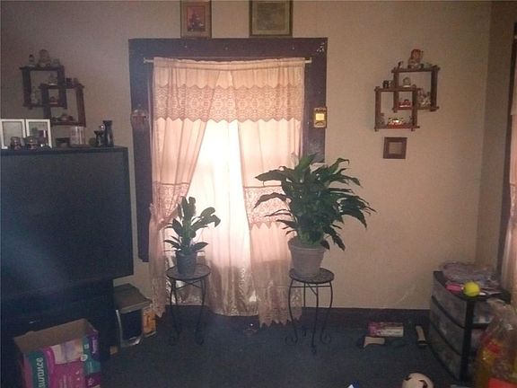 4th image of 914 Prospect Ave