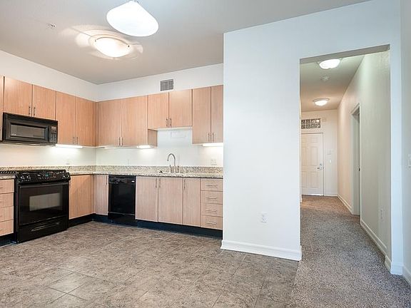 4th image of 1465 C St Unit 3201
