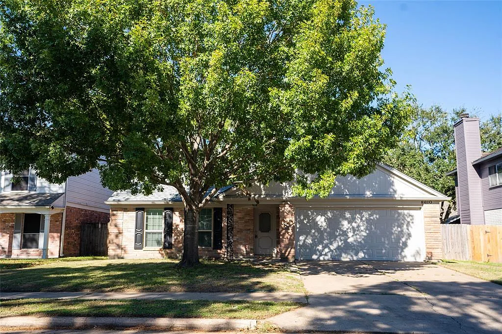 Hot Springs Dr, Houston — Photo 1