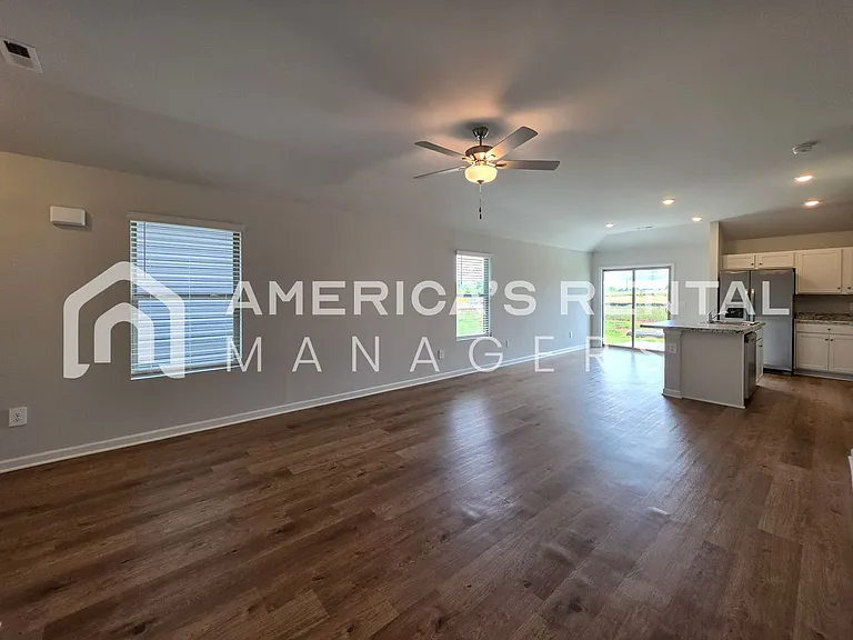 1028 John Ave — Photo 6
