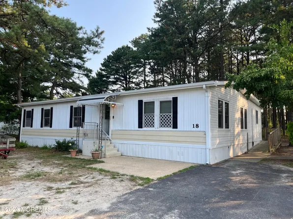 18 Kingfisher Way, Whiting, NJ 08759