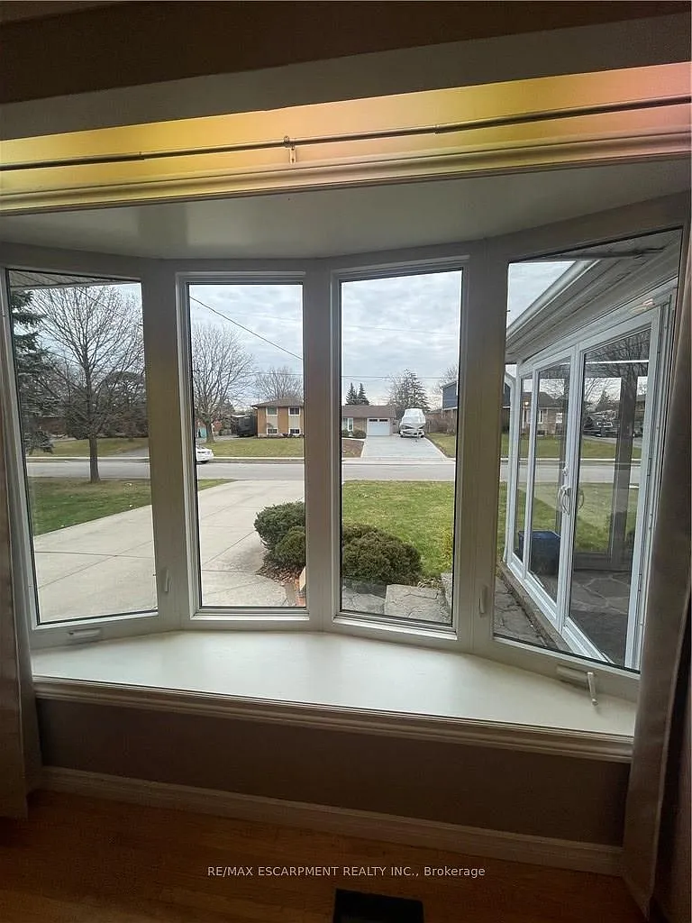 4 bed, $2,950 — Photo 4