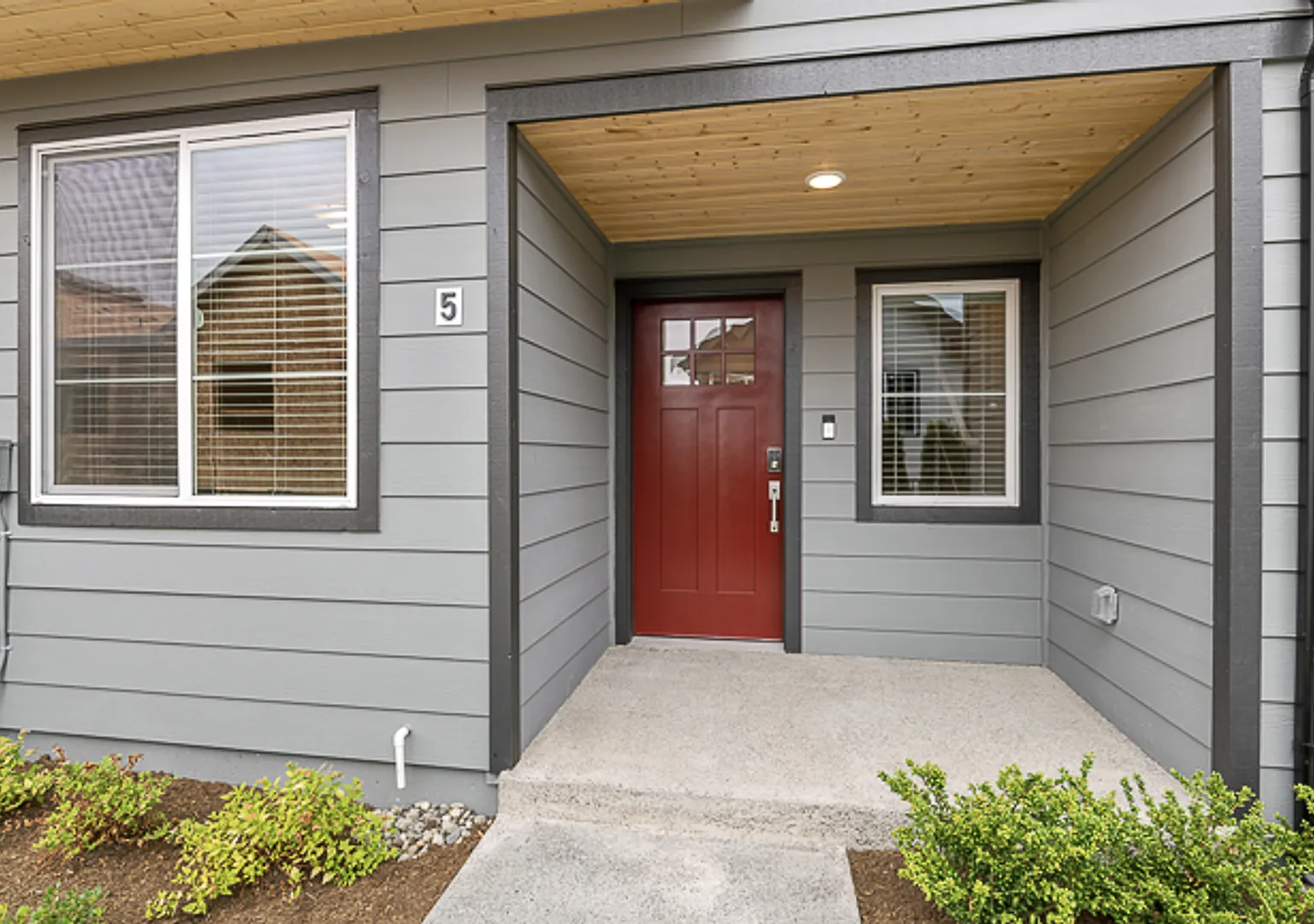 Kenmore End-Unit 4BR | Views | 2-Car Garage — Photo 1
