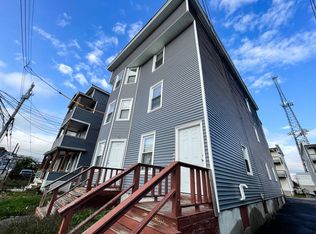102 Albion St APT 3R, Bridgeport, CT 06605