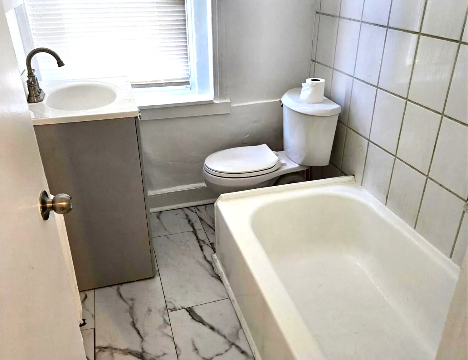 4 bed, $2,400 — Photo 4