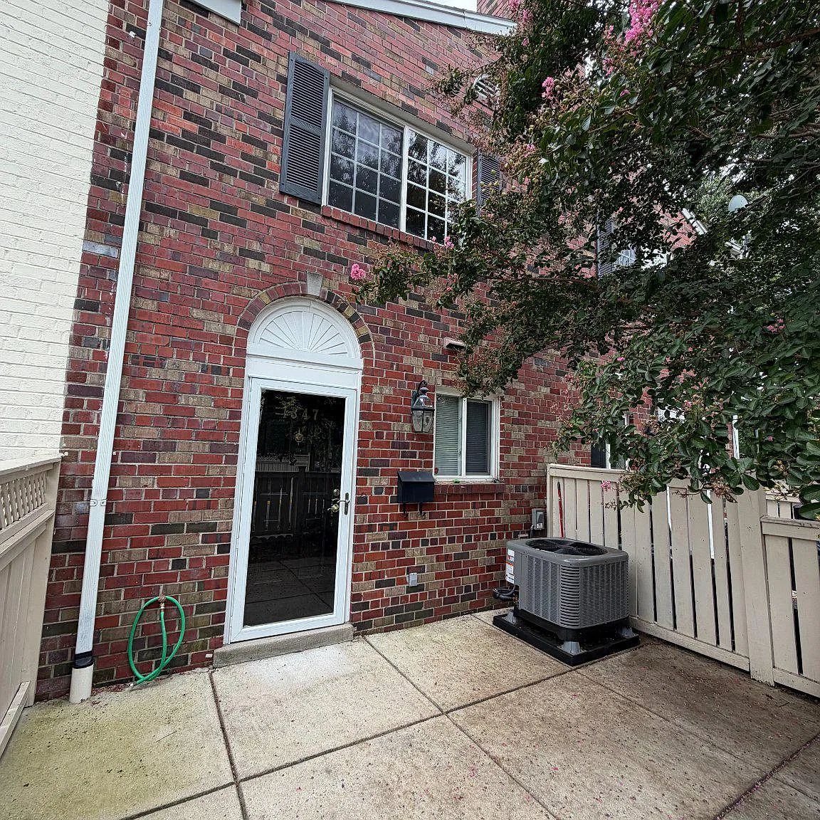 2 bed, 1.5 bath, 1060 sqft, $2,500 — Photo 1